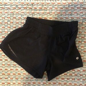 Lulu Lemon Hotty Hot 2.5” Short Size 6